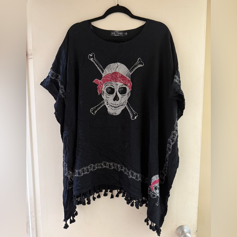 Black Pirate Skull poncho
